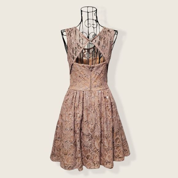 Sequins Lace Cutout Sleeveless Dress - Picture 2 of 9